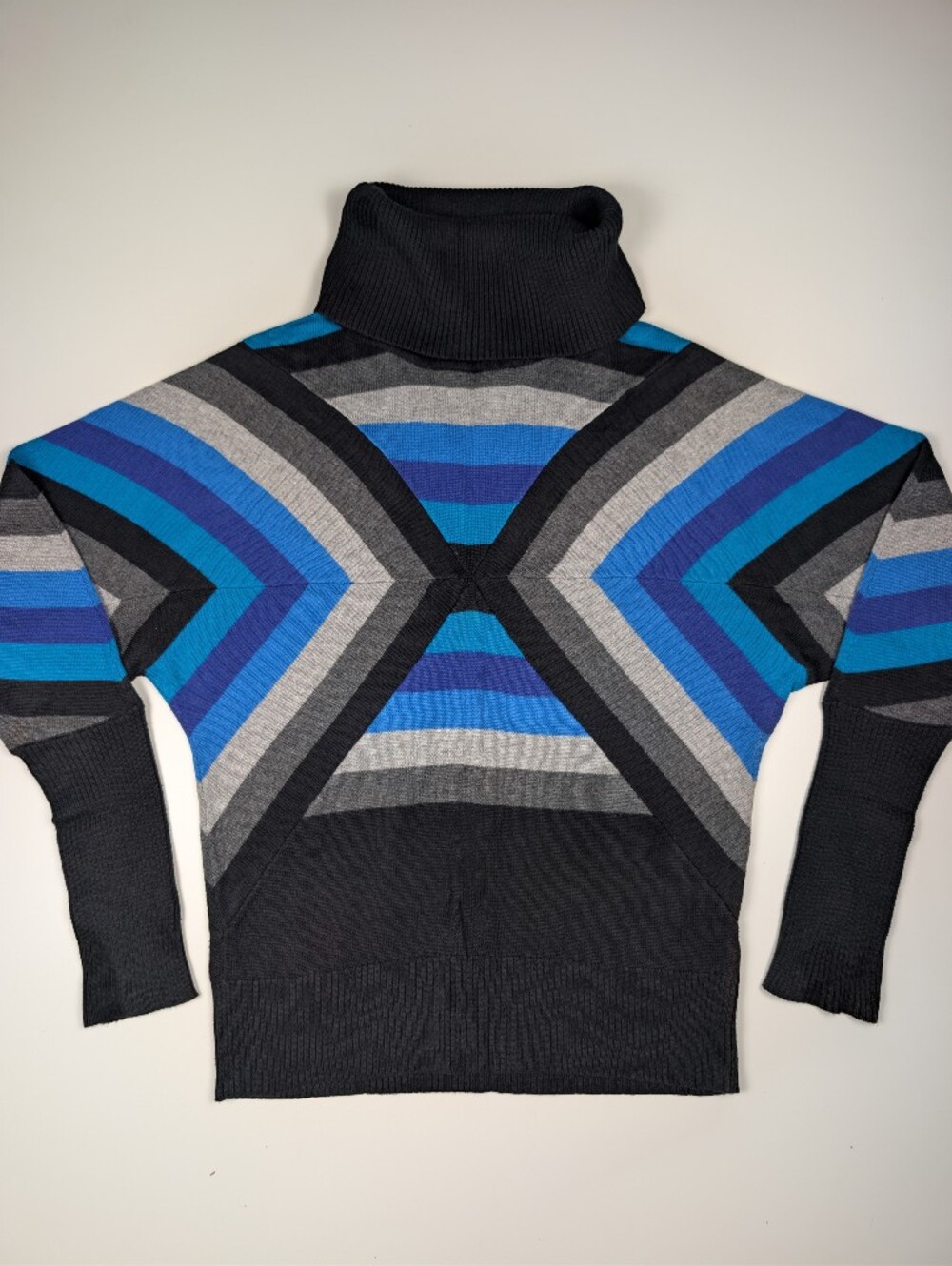 Leo & Nicole PM Graphic Chevron Colorblock Turtleneck Sweater Y2K